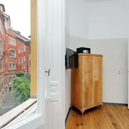 Komix Apart Apartment