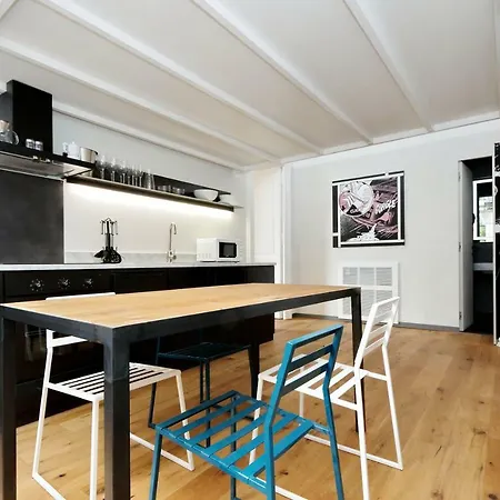 Komix Apart Apartment