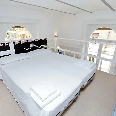 Komix Apart Apartment